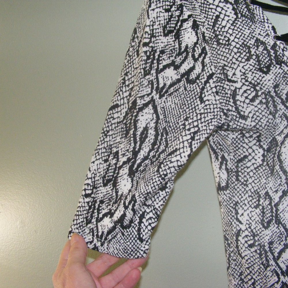 Black and White Snakeskin Print Top - Picture 7 of 14